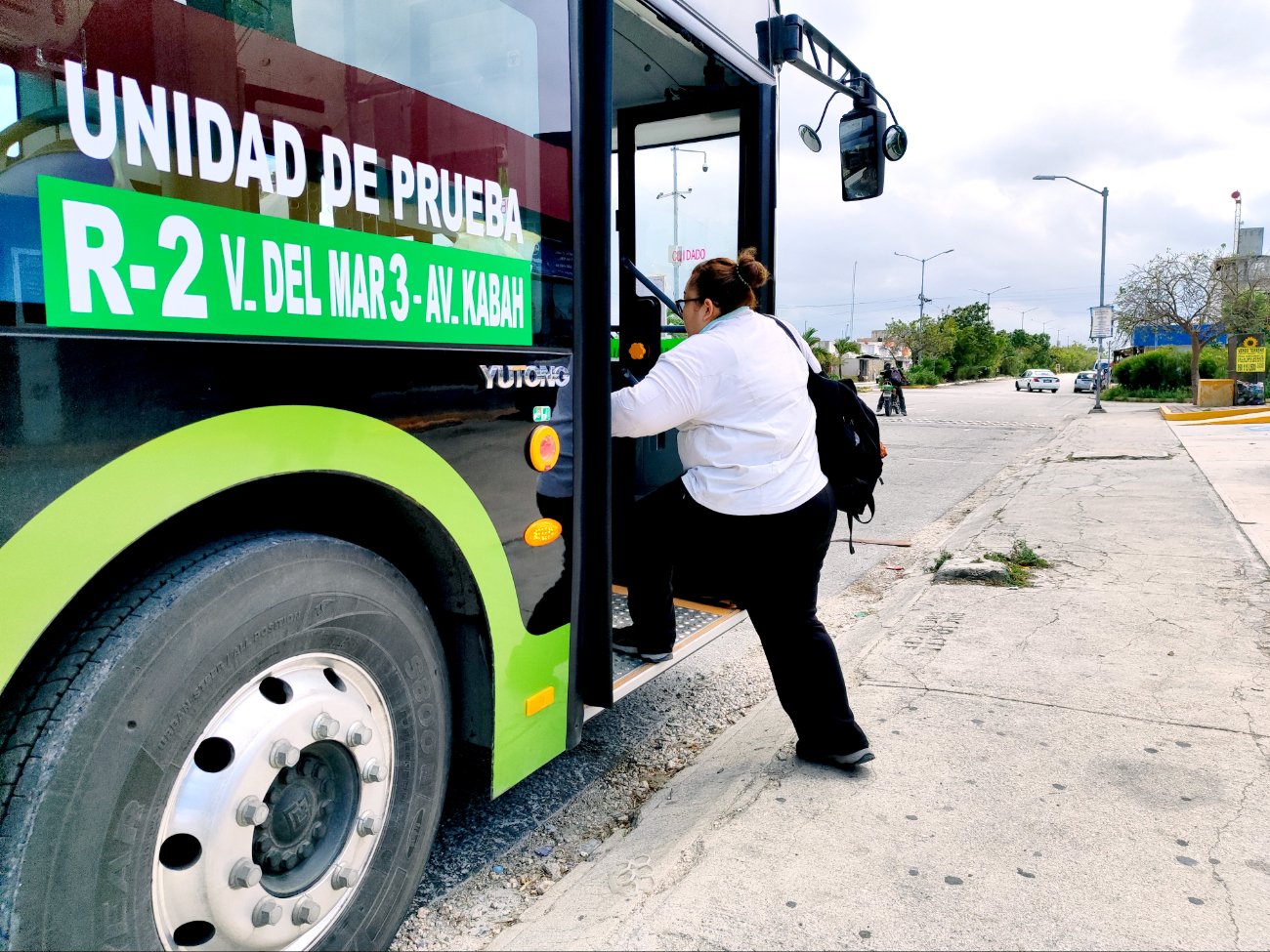 El autobús cuenta con un híbrido, similar al Va y Ven que opera en Mérida.