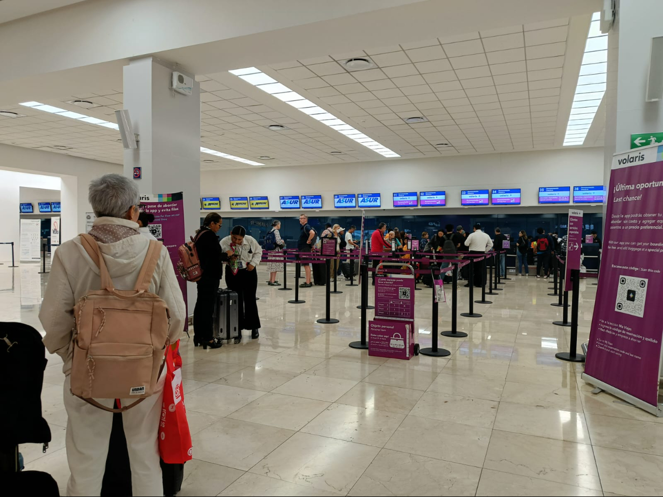 Hay afluencia regular de pasajeros en el aeropuerto de Mérida