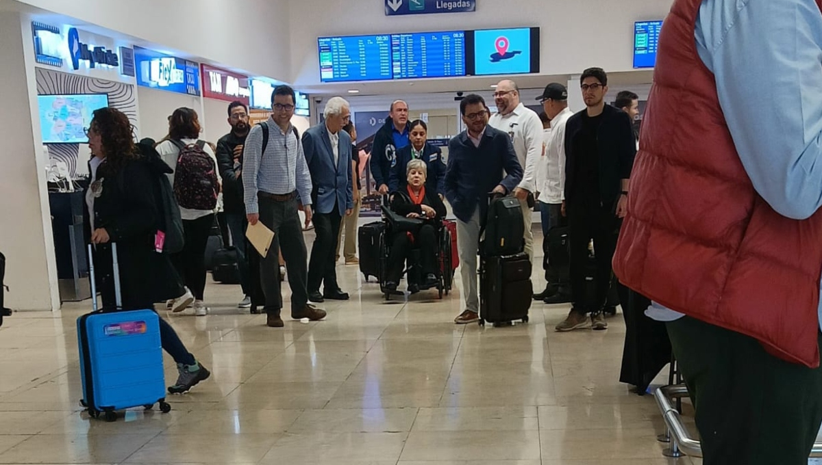 Alicia Bárcena llegó al aeropuerto de Mérida