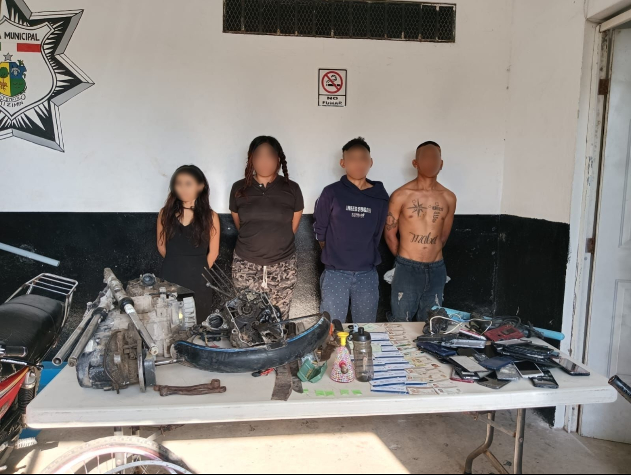 Hallan credenciales, celulares y partes de vehículos robados en una bodega en Tizimín; hay cinco detenidos 