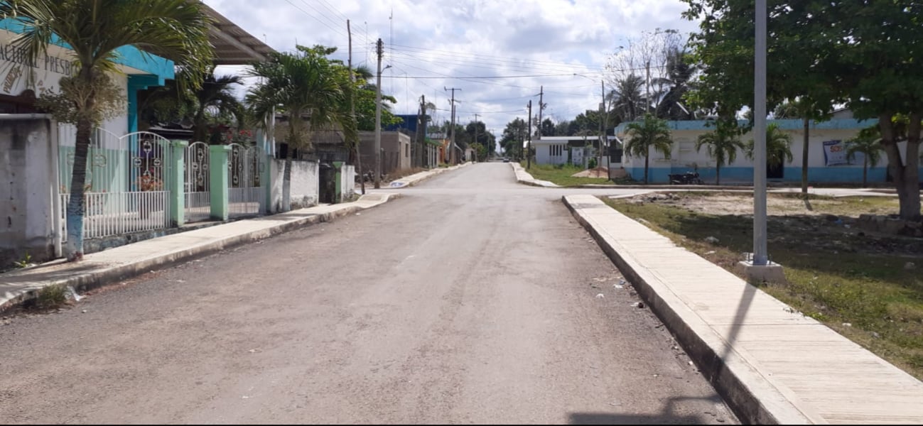 Los  "coyotes" figieron interés en el producto, subiendo varios kilos a la camioneta para después huir sin pagar