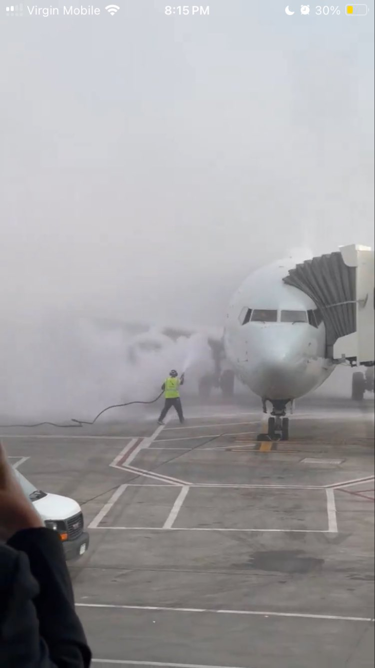 Incendio en avión de American Airlines causa evacuación de emergencia en Denver