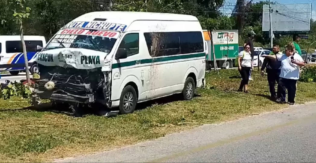 Conductores que presenciaron el accidente comenzaron a apoya a los lesionados