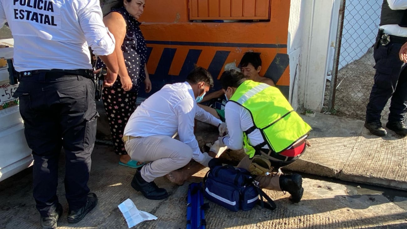 Familiares del accidentado acudieron al lugar como también autoridades y paramédicos