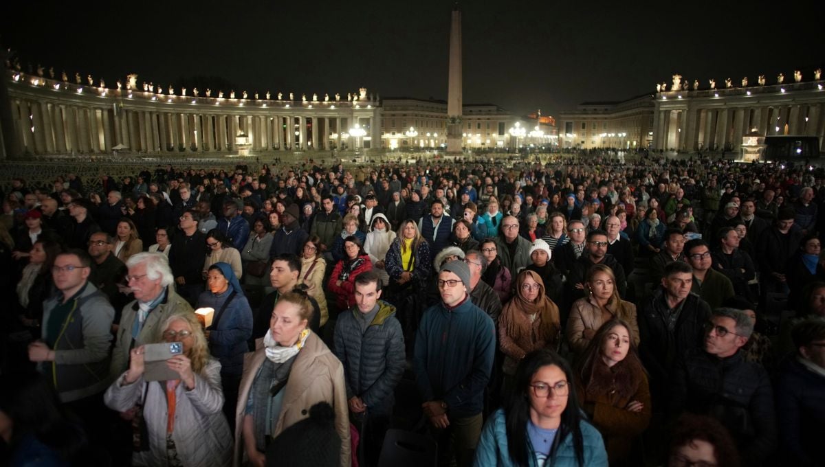 Papa Francisco muestra mejora gradual pero debe seguir hospitalizado