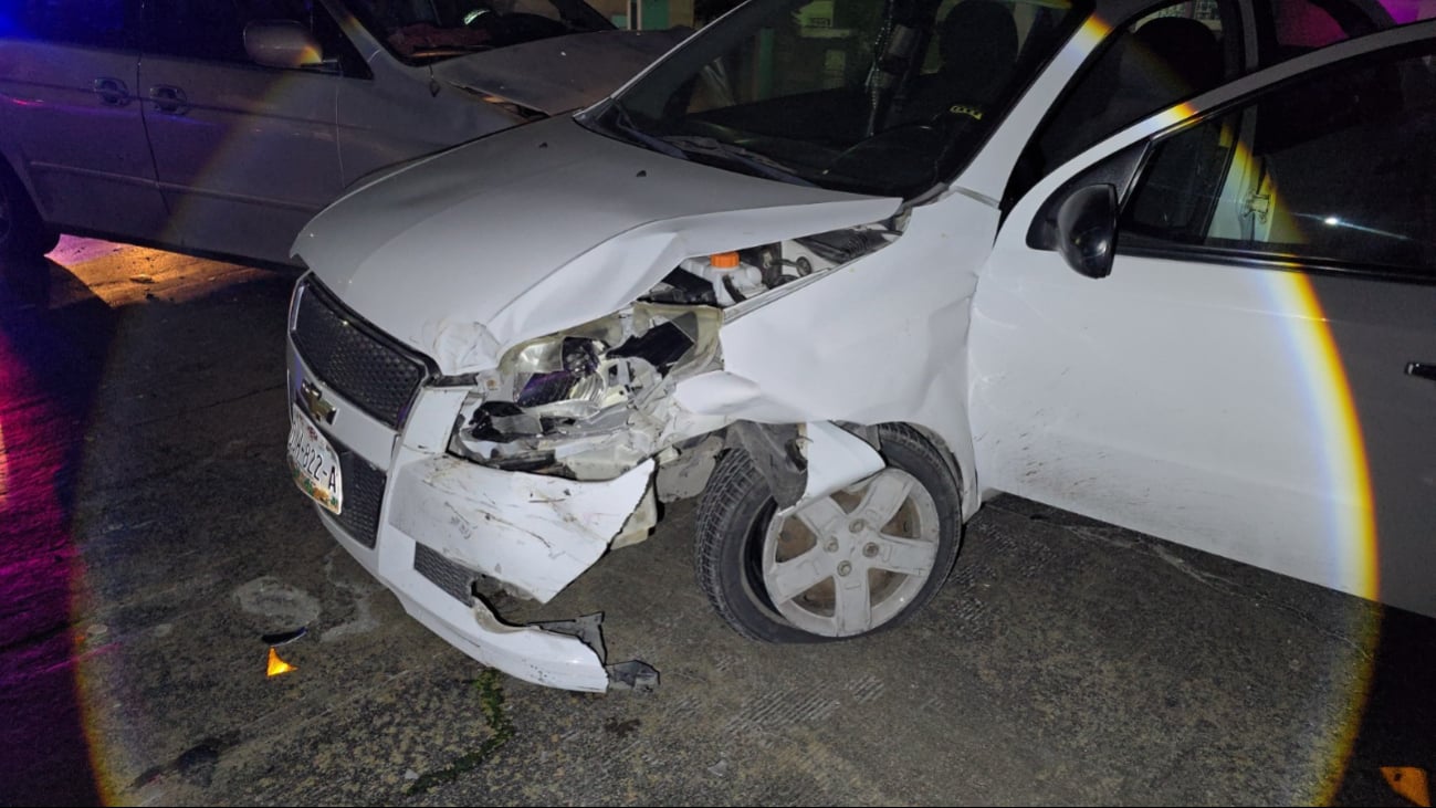 Ambos conductores, aparentemente ebrios, fueron detenidos por la Policía