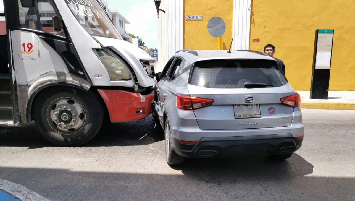 El accidente causó tráfico vial en la calle al bloquear el cruce