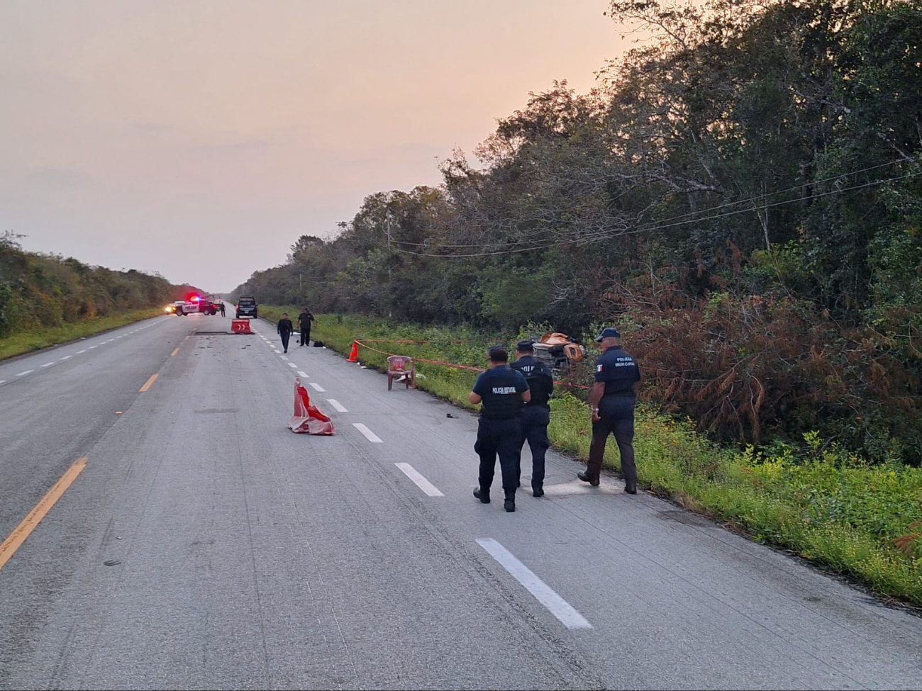 El lesionado fue atendido por paramédicos, quienes lo trasladaron a un hospital