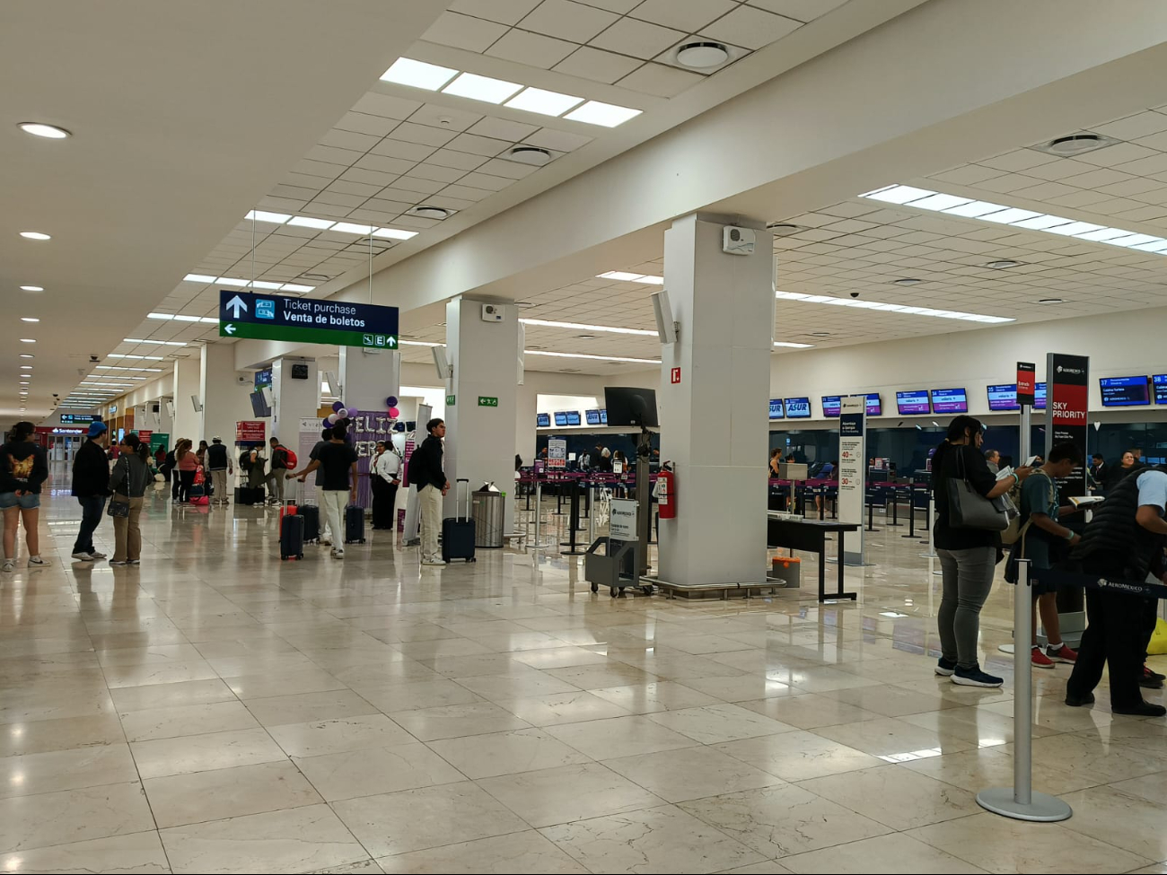 La afluencia de pasajeros en el aeropuerto de Mérida se mantiene regular