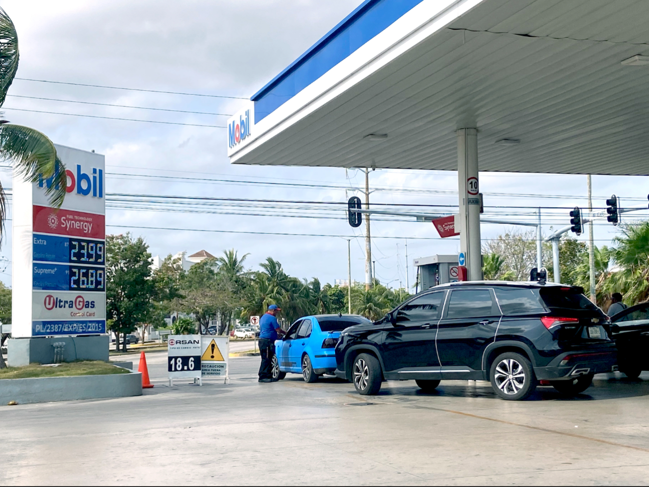 De 4 estaciones de servicio visitadas en Cancún, sólo una ofrece la venta de la gasolina regular en 23.99 pesos por litro