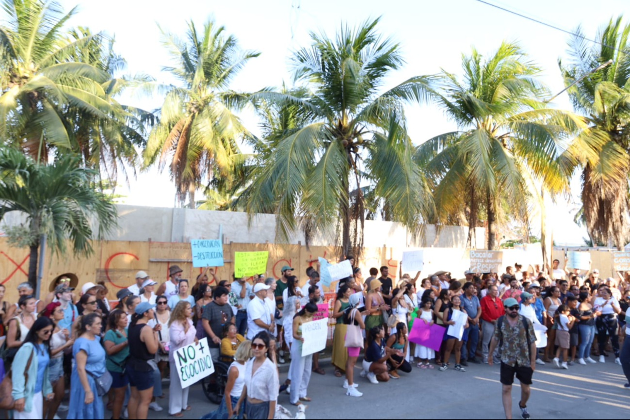 Habitantes se manifestaron para mostrar su inconformidad con la obra de construcción.