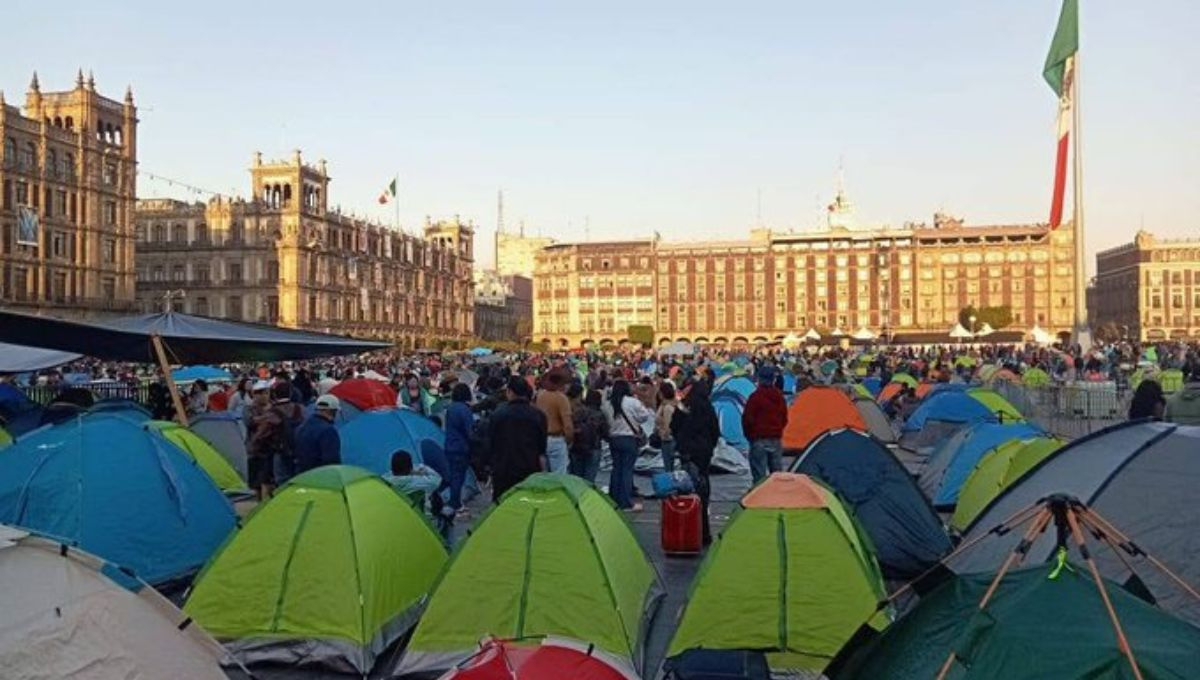 CNTE instala plantón en el Zócalo de la CDMX en protesta contra la Ley del ISSSTE