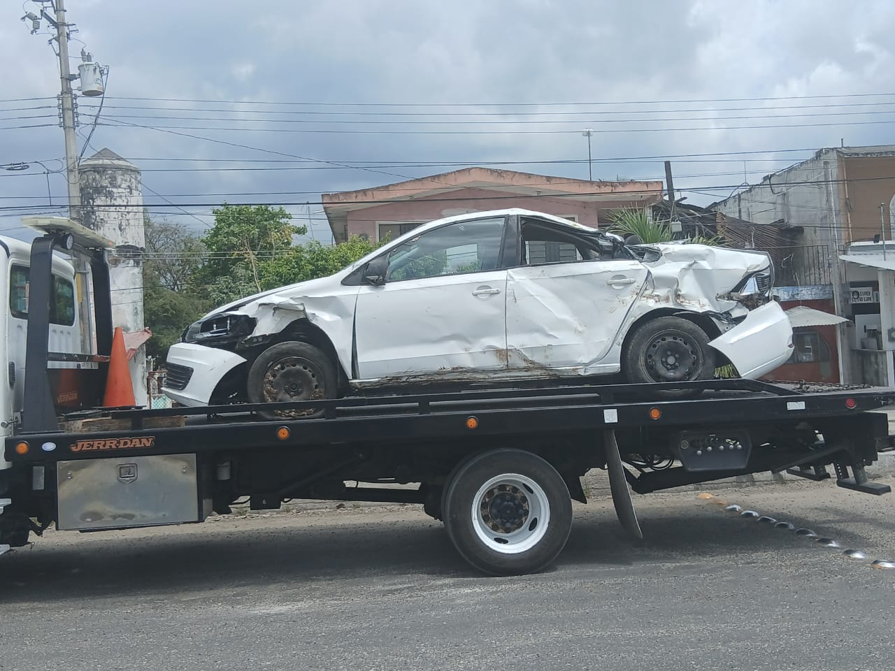 Exceso de velocidad provoca accidente vehicular en la Escárcega-Chetumal