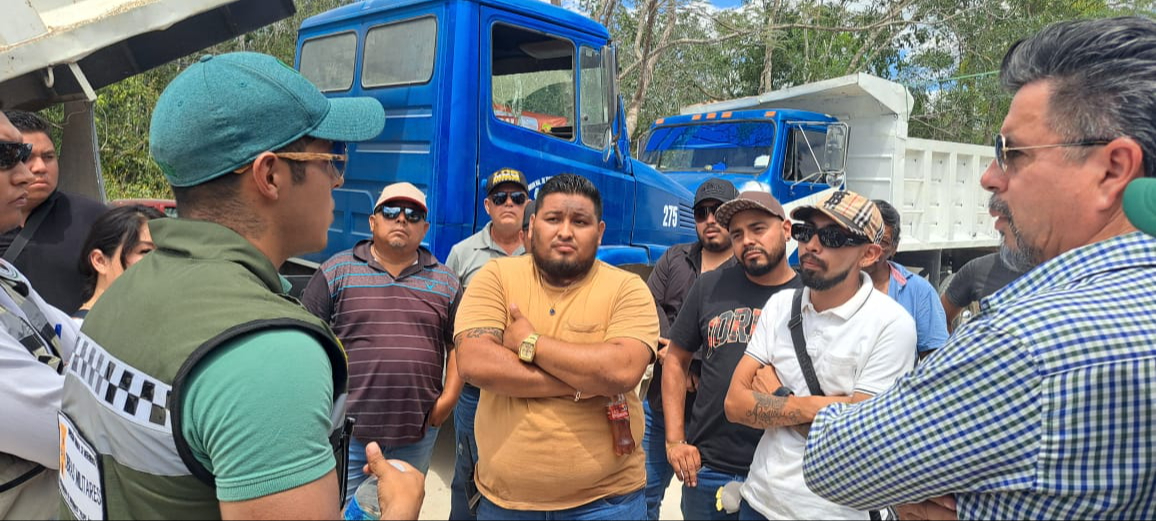 Volqueteros de Tulum inician bloqueos ante la falta de empleos en la zona  