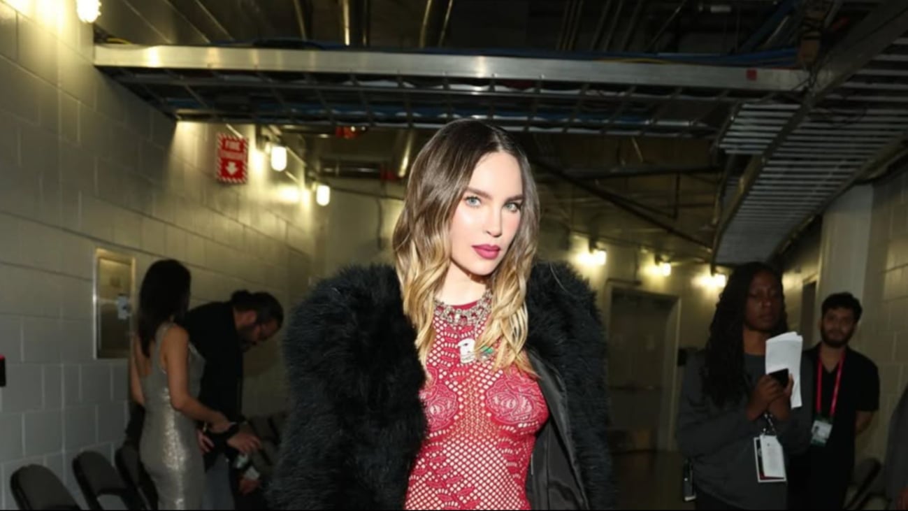 Acusan a Belinda de plagio por su vestuario en Premios Lo Nuestro