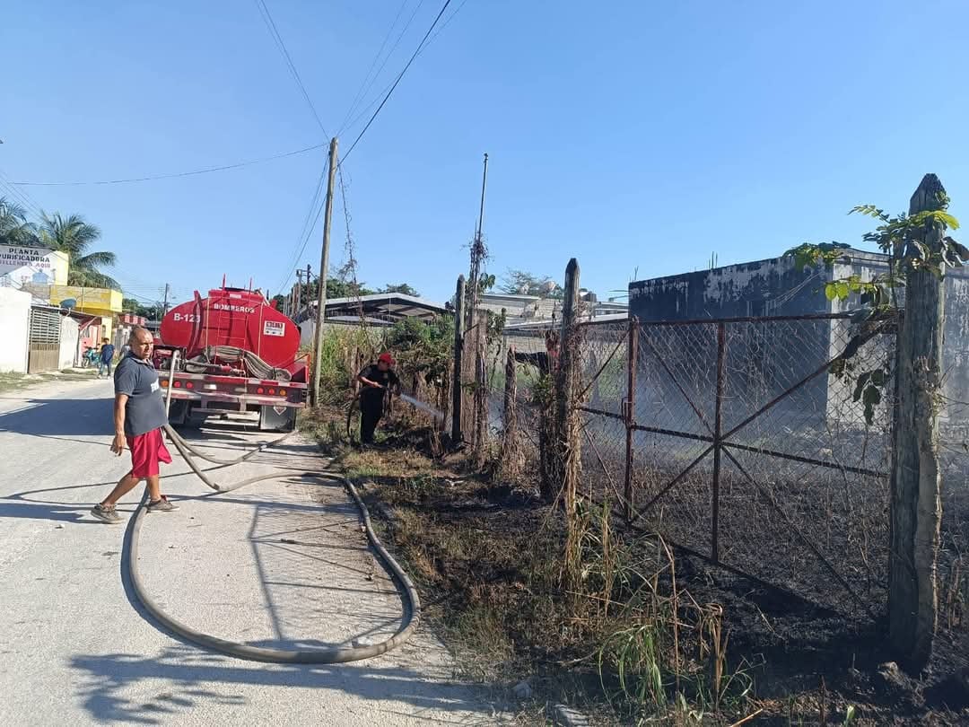 Bomberos y Protección Civil Controlan Fuga de Gas y Conato de Incendio