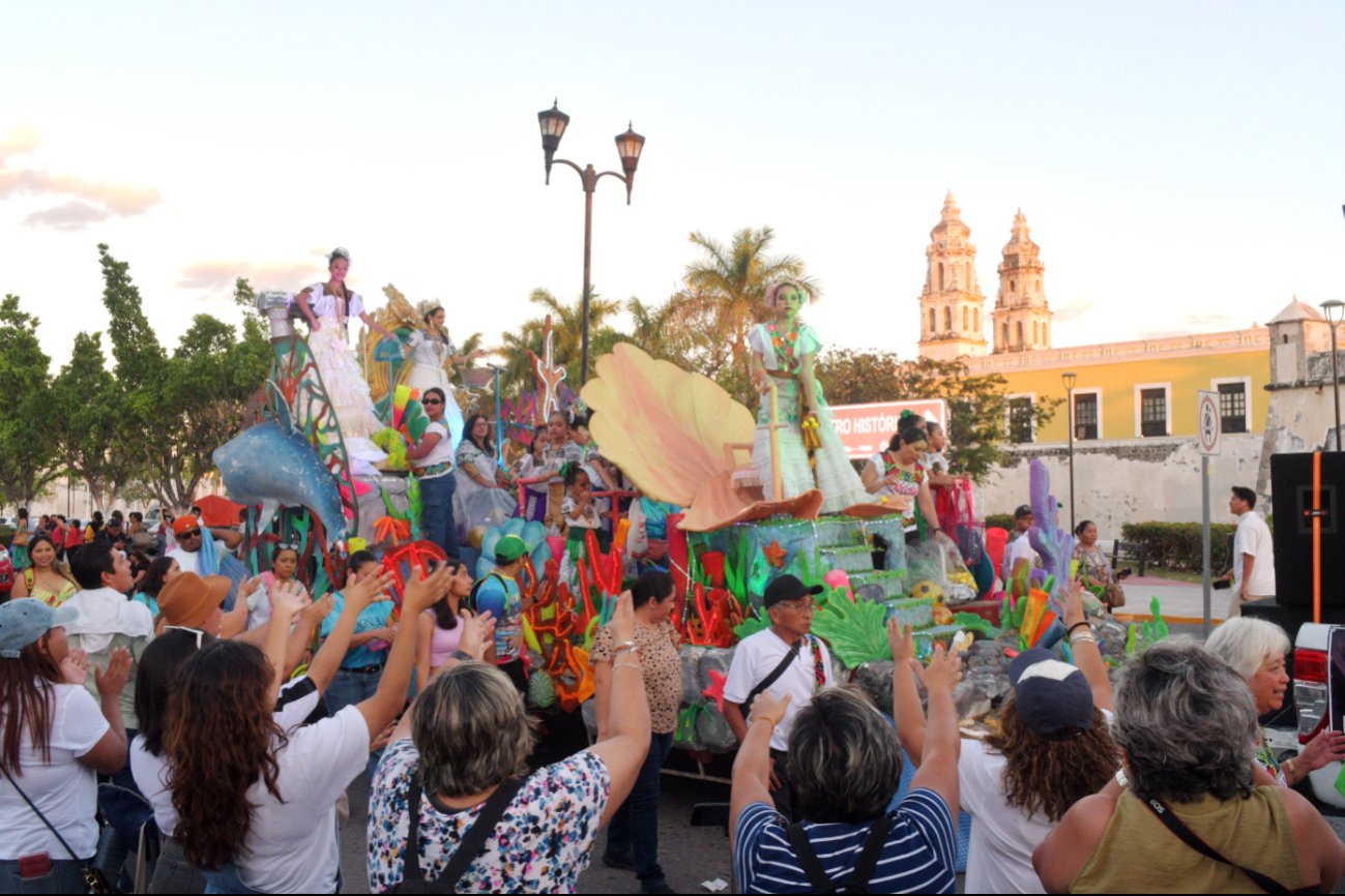  Algarabía Campechana    contagió alegría al ritmo de la charanga 