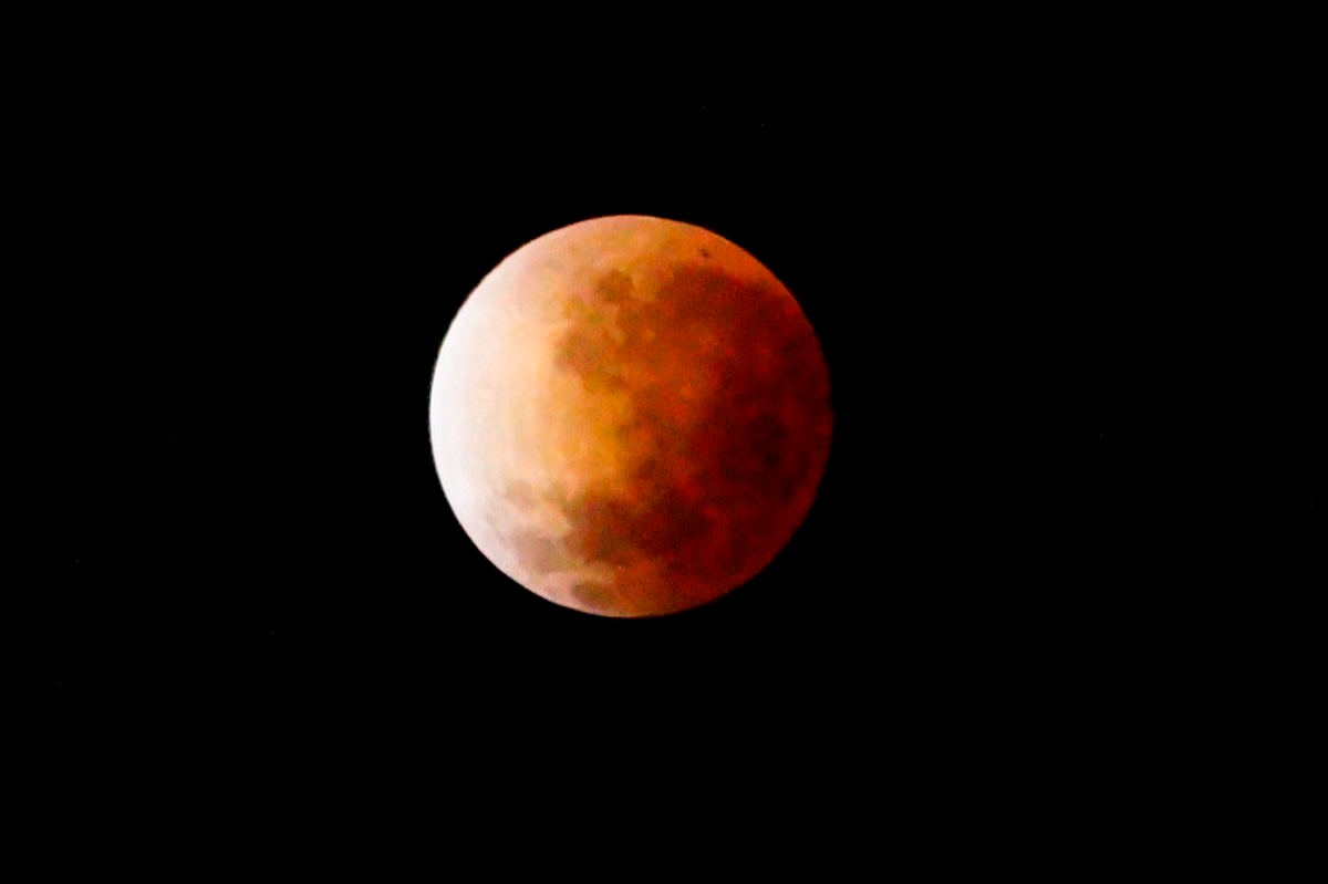 ¿Cómo sacar una fotografía de la Luna de Sangre con tu celular? Consejos para este marzo 2025