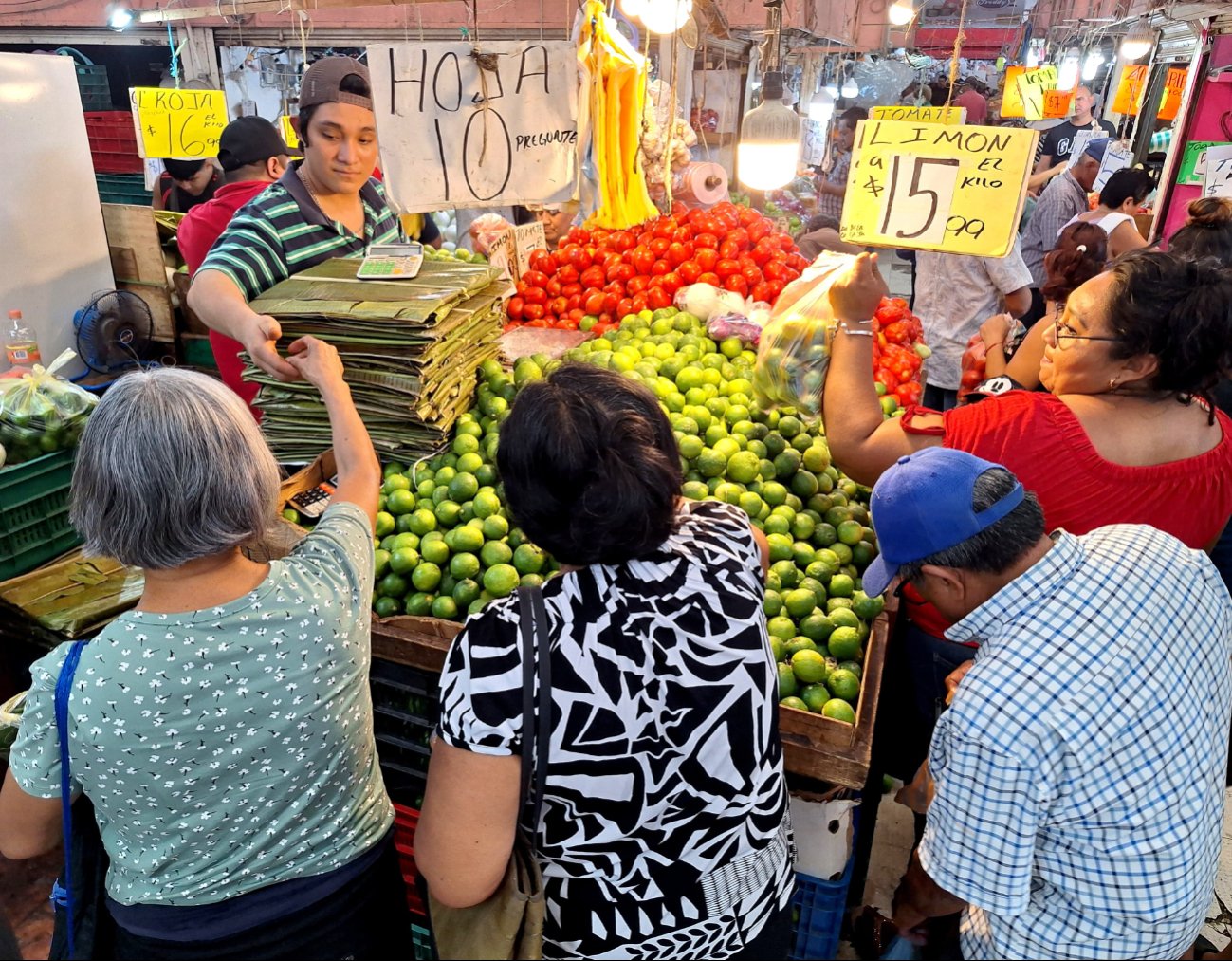 La hoja de plátano y la masa, entre los productos más demandados en los mercados