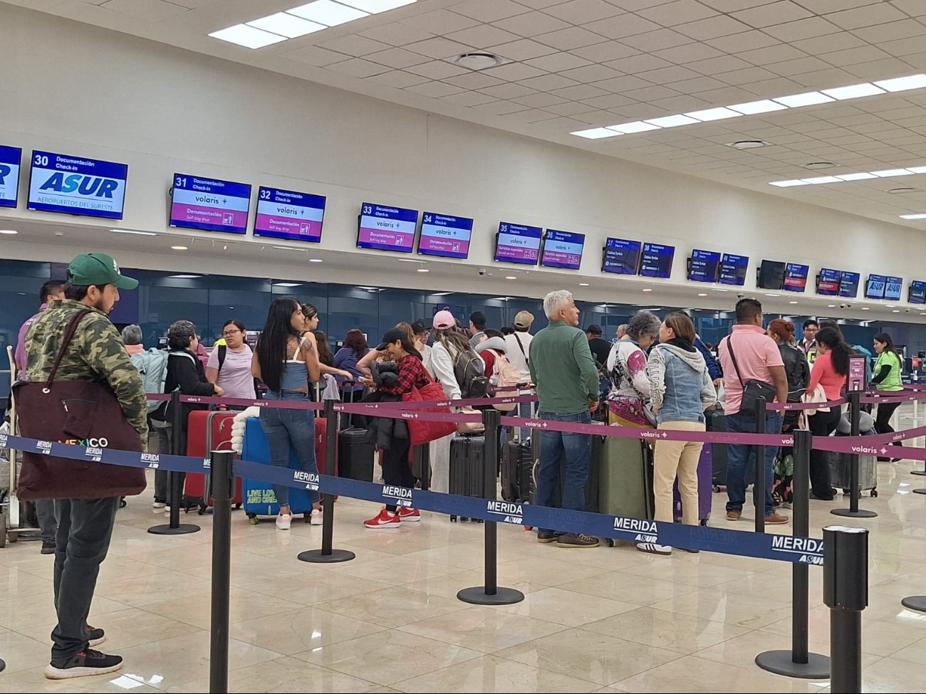 Hay buena afluencia de pasajeros en el aeropuerto de Mérida