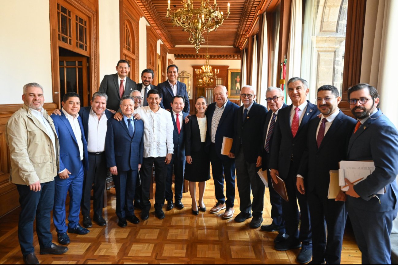 Joaquín Díaz Mena asiste a reunión con Claudia Sheinbaum en Palacio Nacional