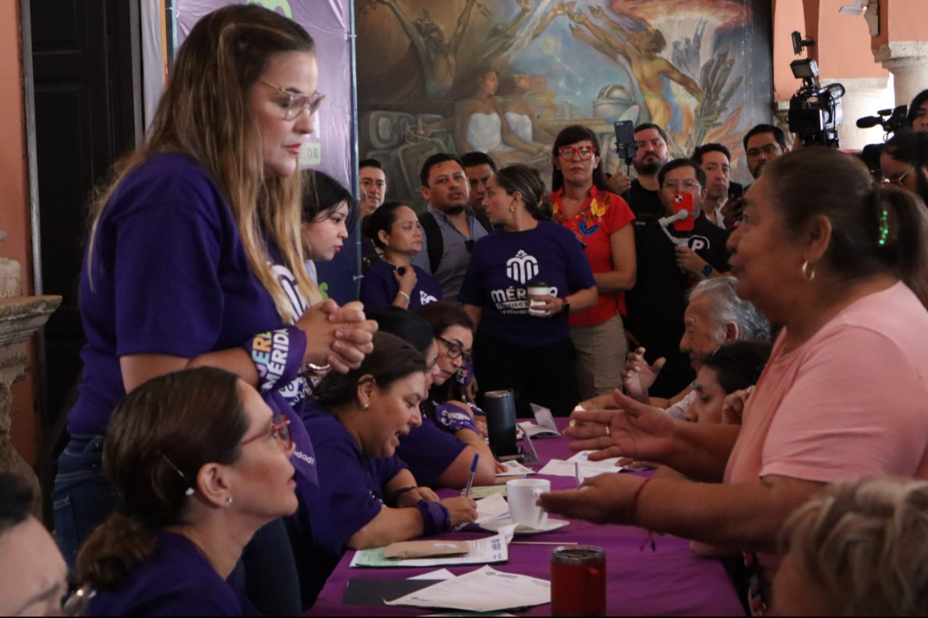 Cecilia Patrón pinta de morado el Miércoles Ciudadano en Mérida