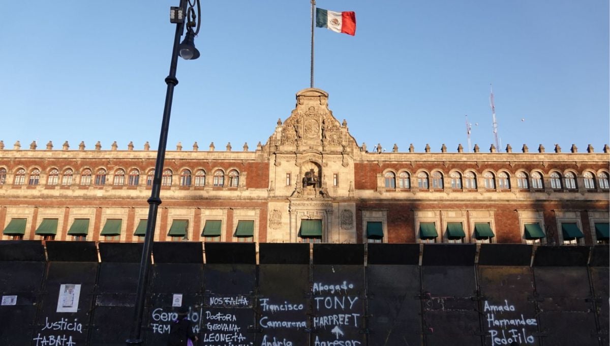 Sheinbaum defiende instalación de vallas en Palacio Nacional para el 8M