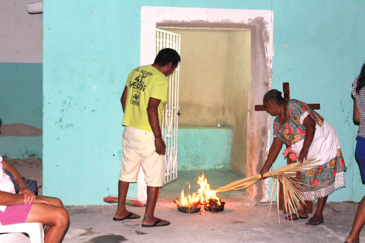 La quema de huano es algo simbólico que señala el comienzo de un tiempo de penitencia y reflexión