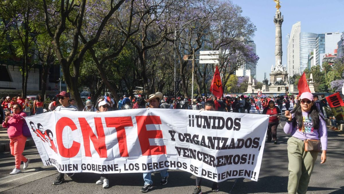 Maestros de la CNTE marchan en CDMX contra reforma a la Ley del ISSSTE