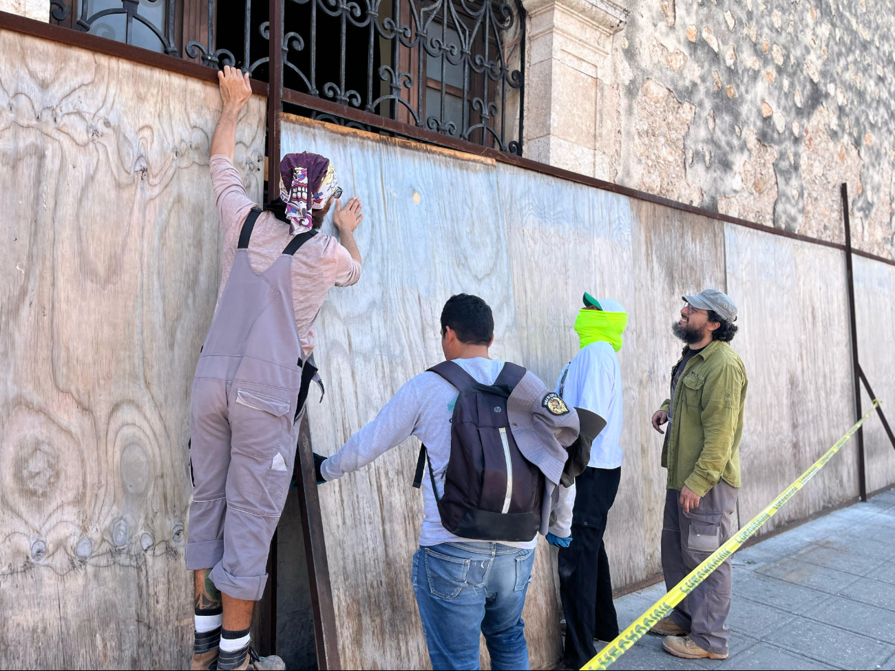 Blindan edificios del Centro de Mérida a pocas horas del 8M   