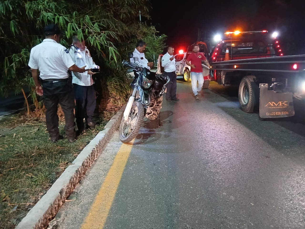 Comerciante Sufre Fractura en Accidente de Motocicleta