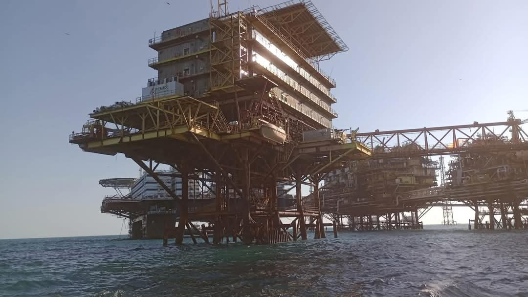 PEMEX niega fugas en la Sonda de Campeche atribuyen emanaciones a chapopoteras naturales