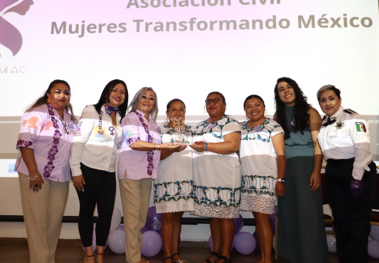 Reconocen a  mujeres yucatecas que se destacan en distintos ámbitos 