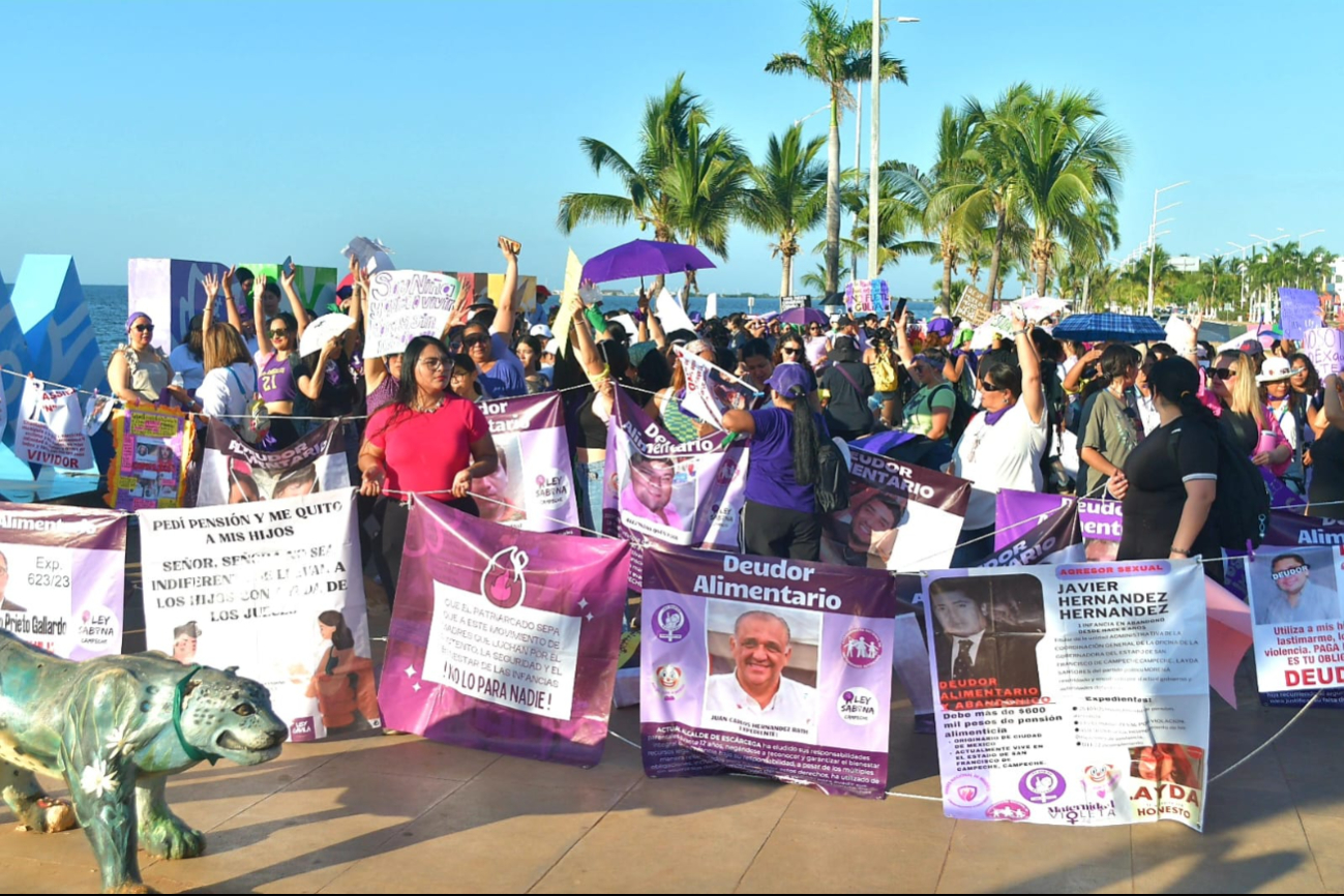 La marcha en Campeche inició a las 5.30 de la tarde