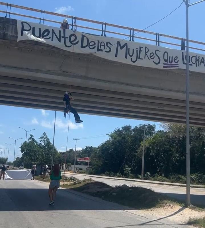 Colectivos de Búsqueda de Desaparecidos en Cancún, toman puente en la Colosio durante este “8M” 