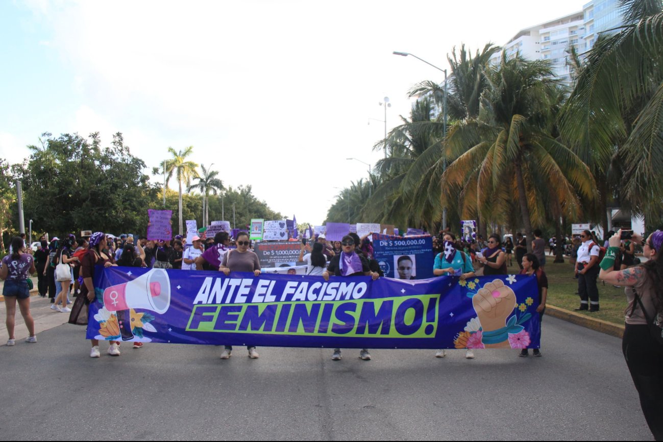 Marcha 8M en Cancún