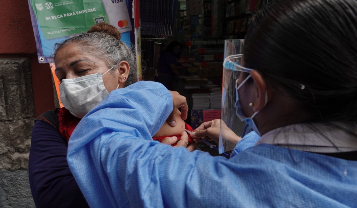 Inicia la vacunación contra la influenza en México, esto es lo que debes saber