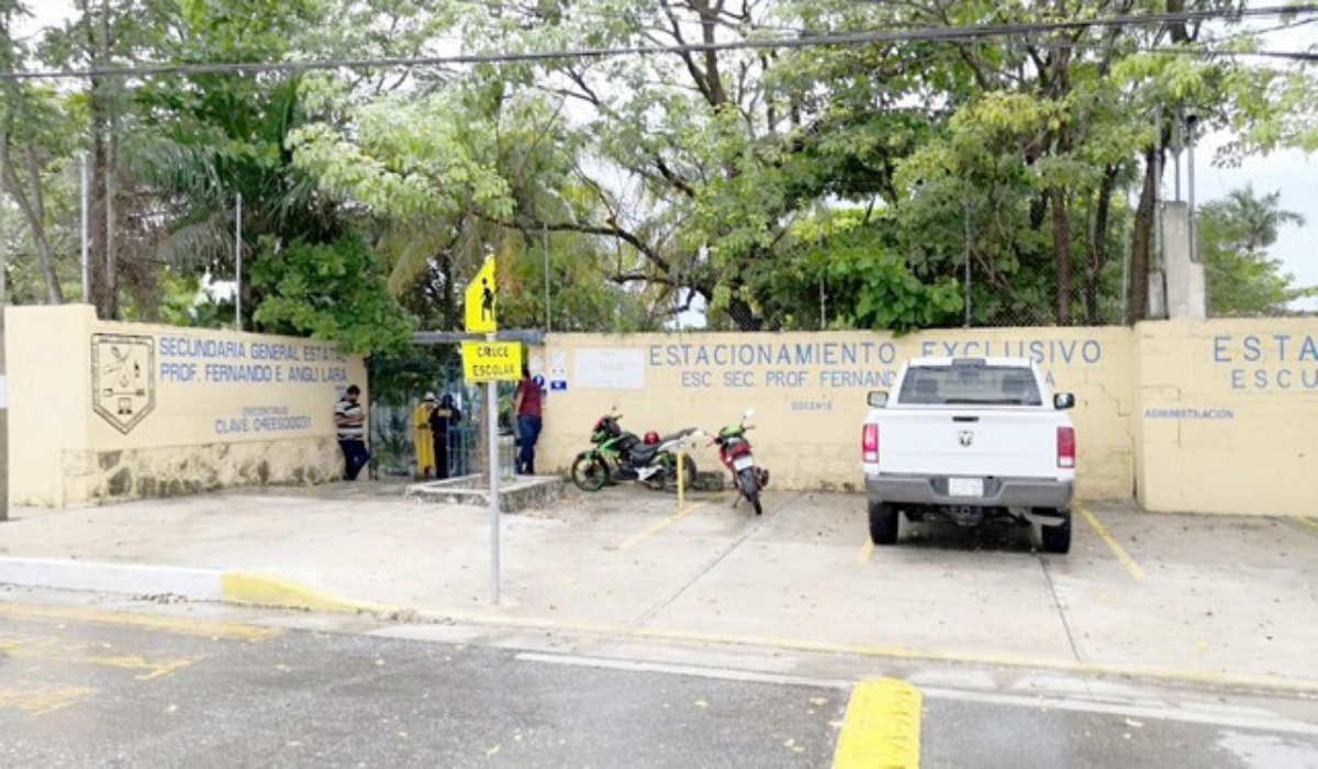 Sus familiares encontraron al adulto mayor en un pasillo del plantel. Foto: Dismar Herrera.