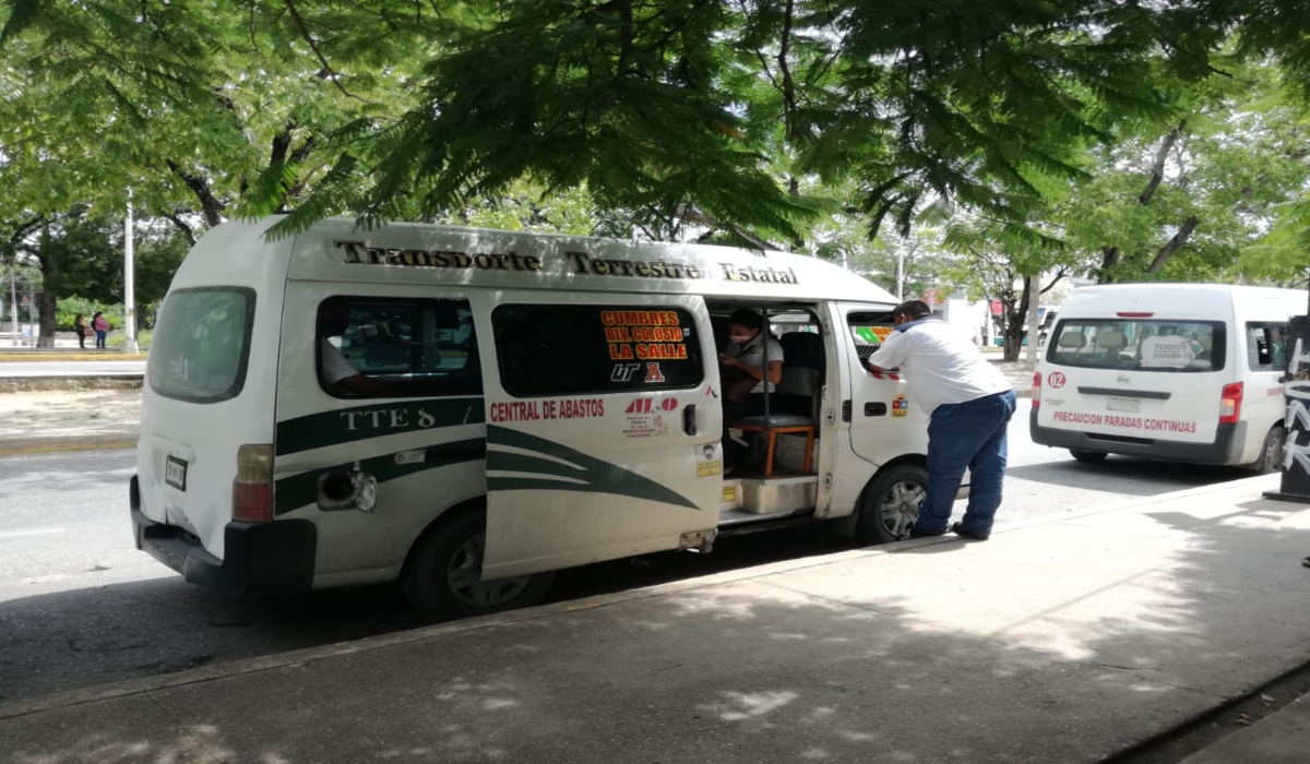 Verifican el cumplimiento de los protocolos sanitarios en el transporte de Quintana Roo. Foto: Víctor Ávalos.