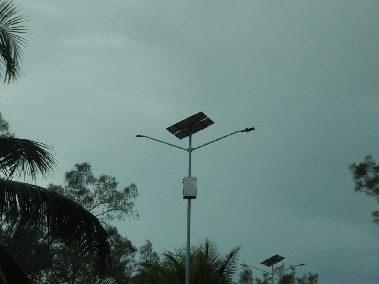 Los ciudadanos indicaron que la falta de luz incentiva la delincuencia en la zona Foto: Irene Barradas