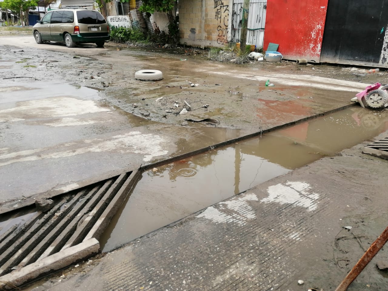 Vecinos se quejan del ayuntamiento de Ciudad del Carmen ya que hasta el momento no han hecho nada. Foto: Irene Barradas