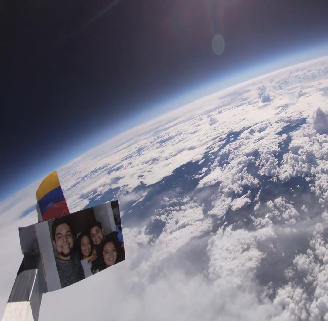 ¡Impresionante! Youtuber graba la estratósfera de la Tierra con una cámara atada a un globo (VIDEO)