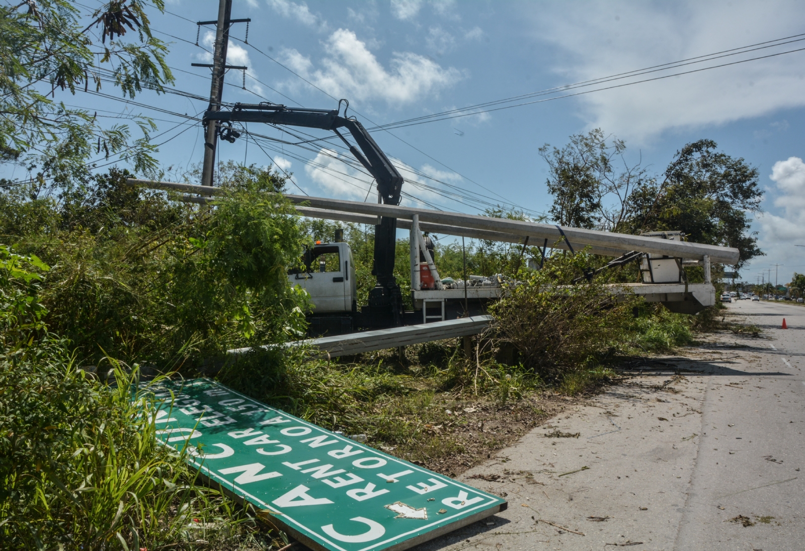 CFE restablece servicio de energía eléctrica en Cancún