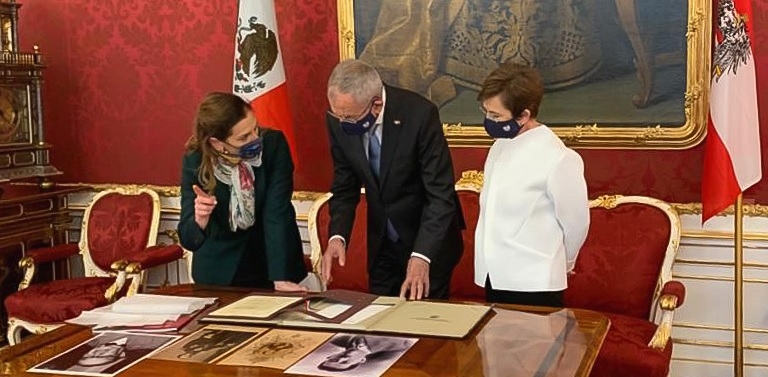 Gutiérrez Müller viajó a Francia e Italia con la intención de obtener piezas históricas y arqueológicas de México. Foto: Twitter AMLO