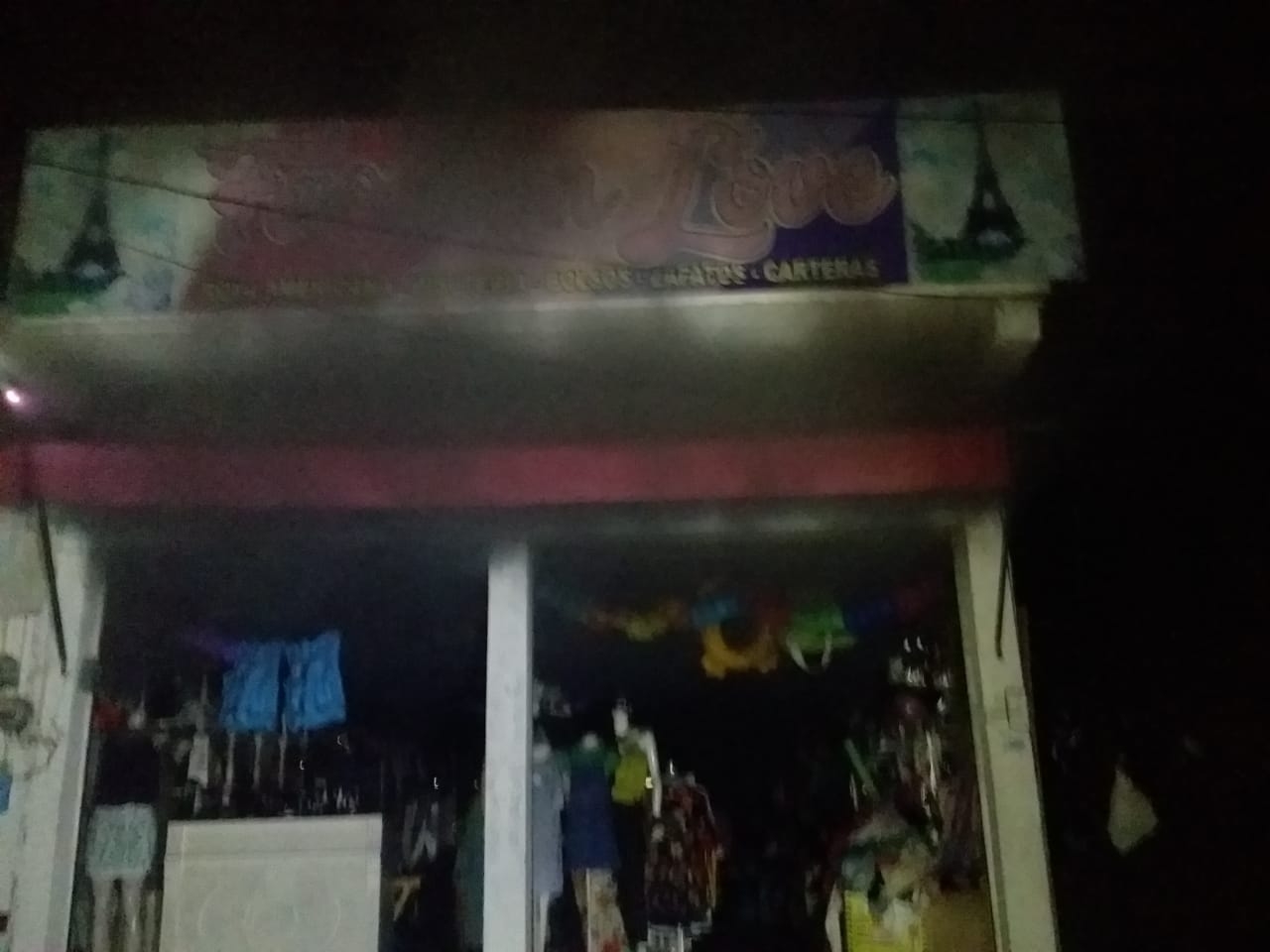 Incendio deja pérdida de medio millón de pesos en una tienda de Bacalar