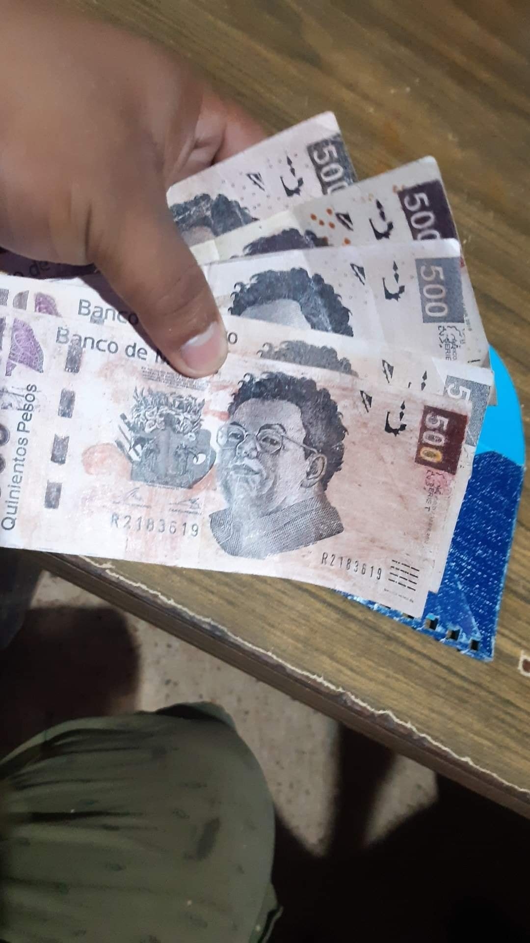 Acusan a un hombre de pagar con billetes falsos en Mérida