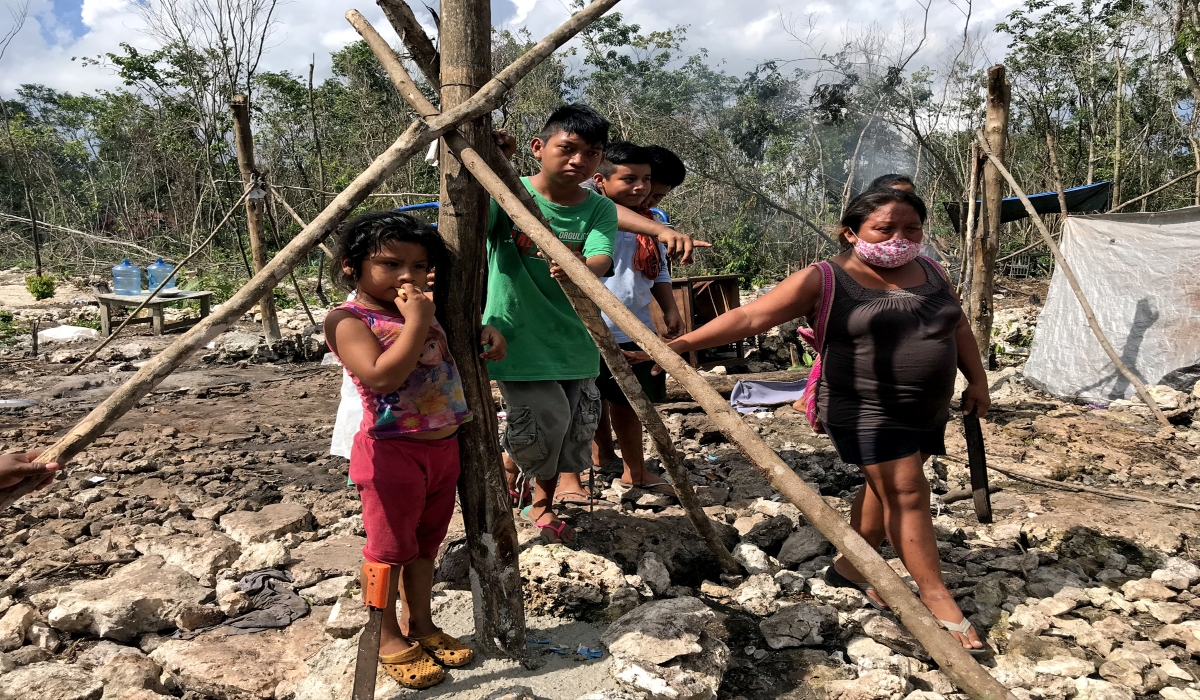 Huracán Delta deja sin hogar a una familia en colonia irregular de Cancún