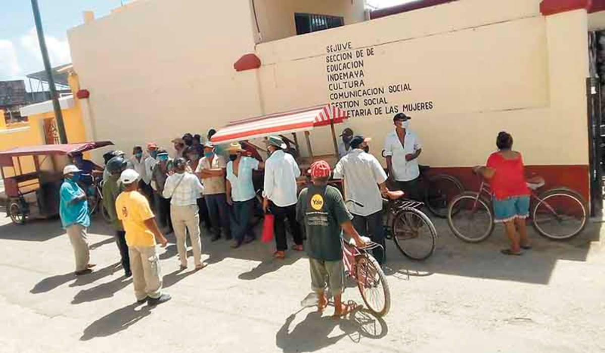 Los campesinos amenazaron con tomar las instalaciones si no les dan una solución a más tardar el 28 de octubre. Foto: Benito Cetina.