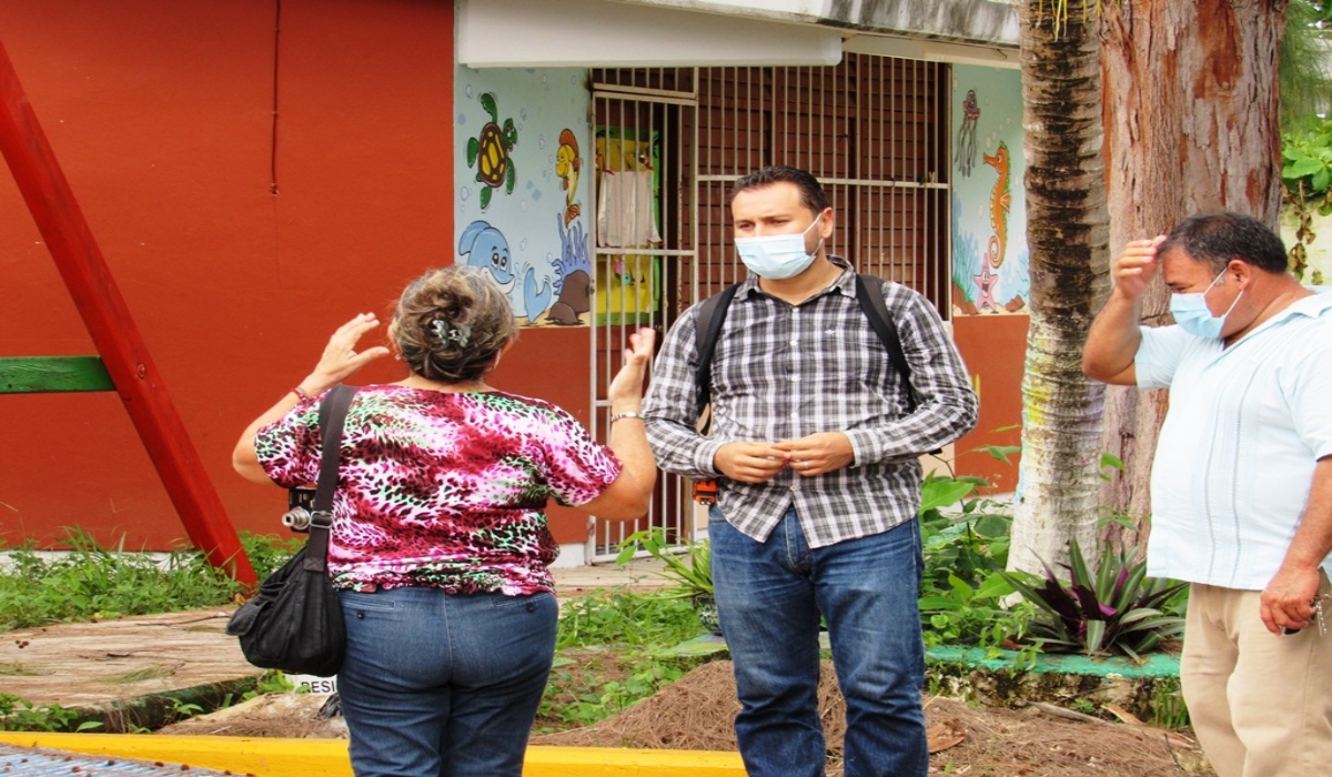 Verifican daños en escuelas de Cozumel tras el paso del Huracán Delta