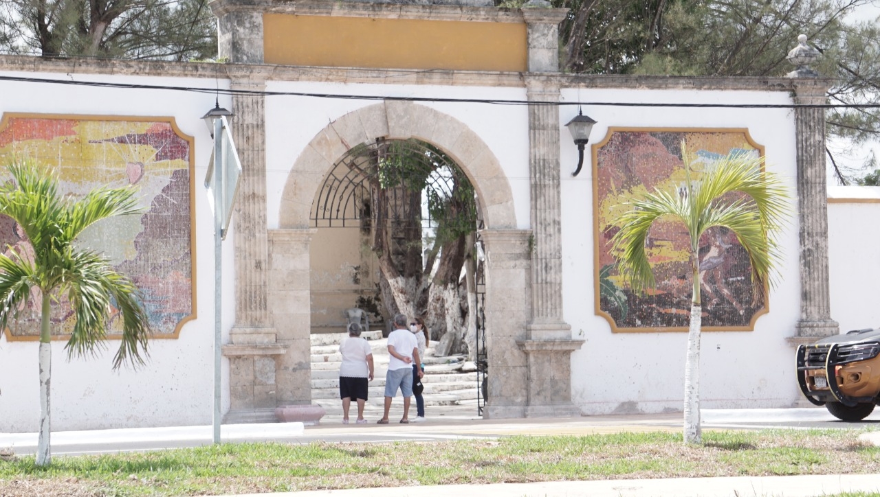 Incertidumbre en cementerios por Día de Muertos en Campeche